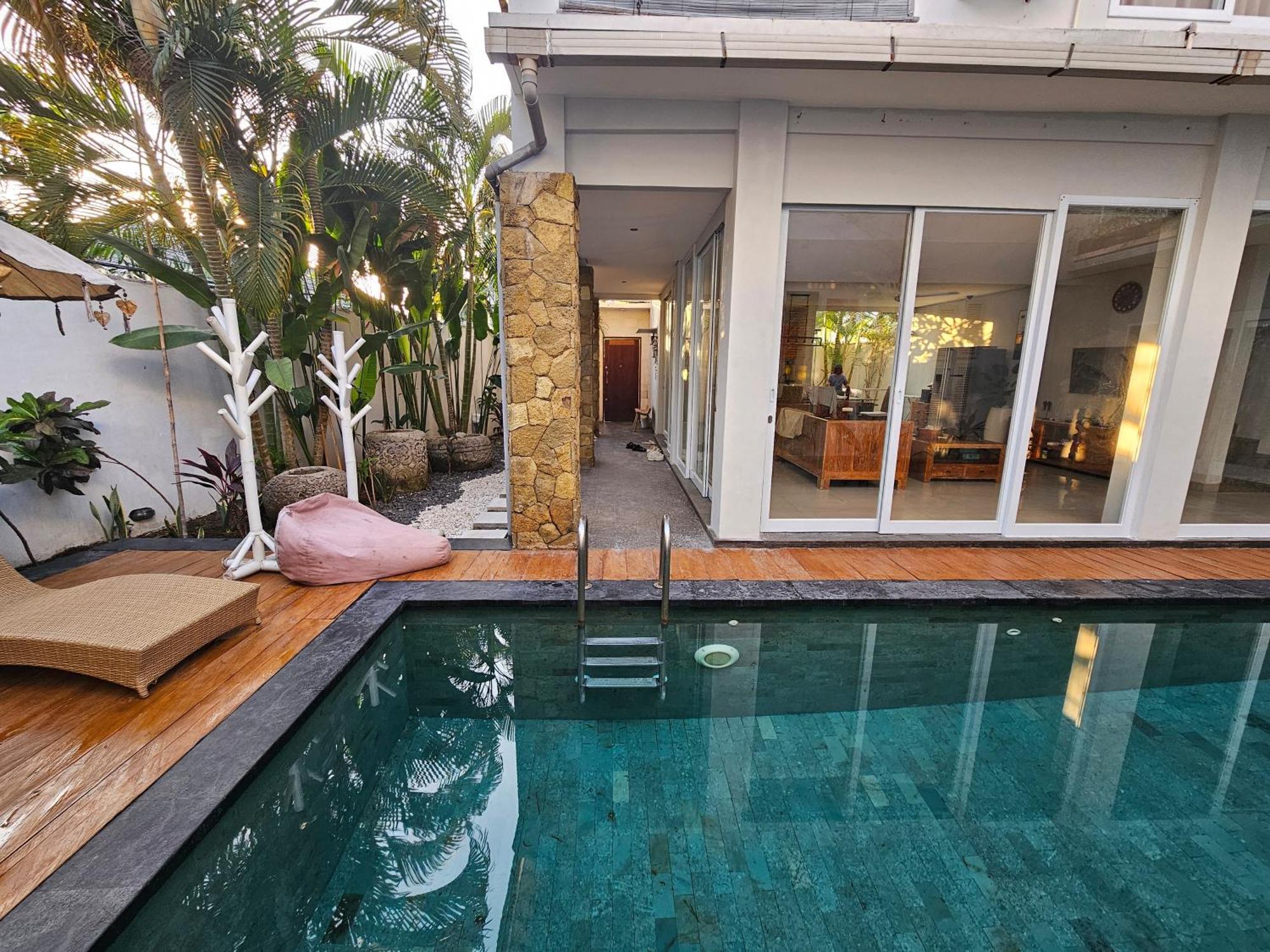 Ayuk, Umalas Bali Villa